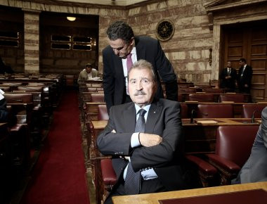 Γ.Τραγάκης: Αφήνει την πολιτική και «διορίζει» στη θέση του... το γιό του